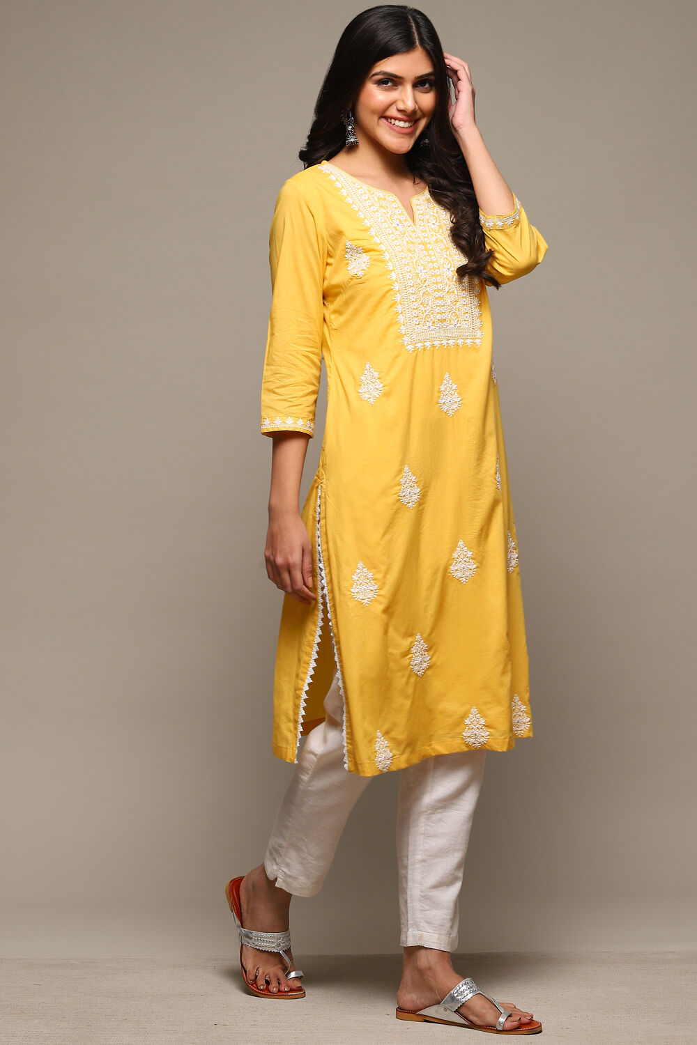 Sea Green Cotton Straight Embroidered Kurta image number 3