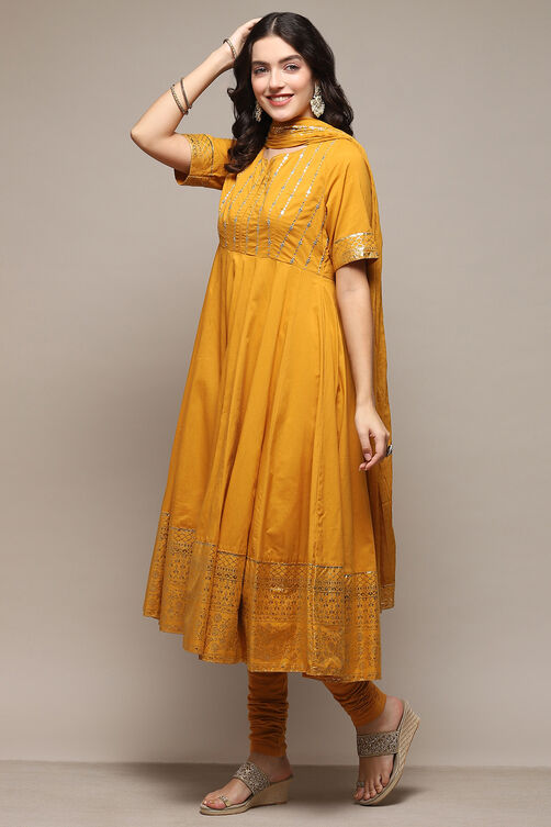 Red Cambric Anarkali Kurta Churidar Suit Set image number 4
