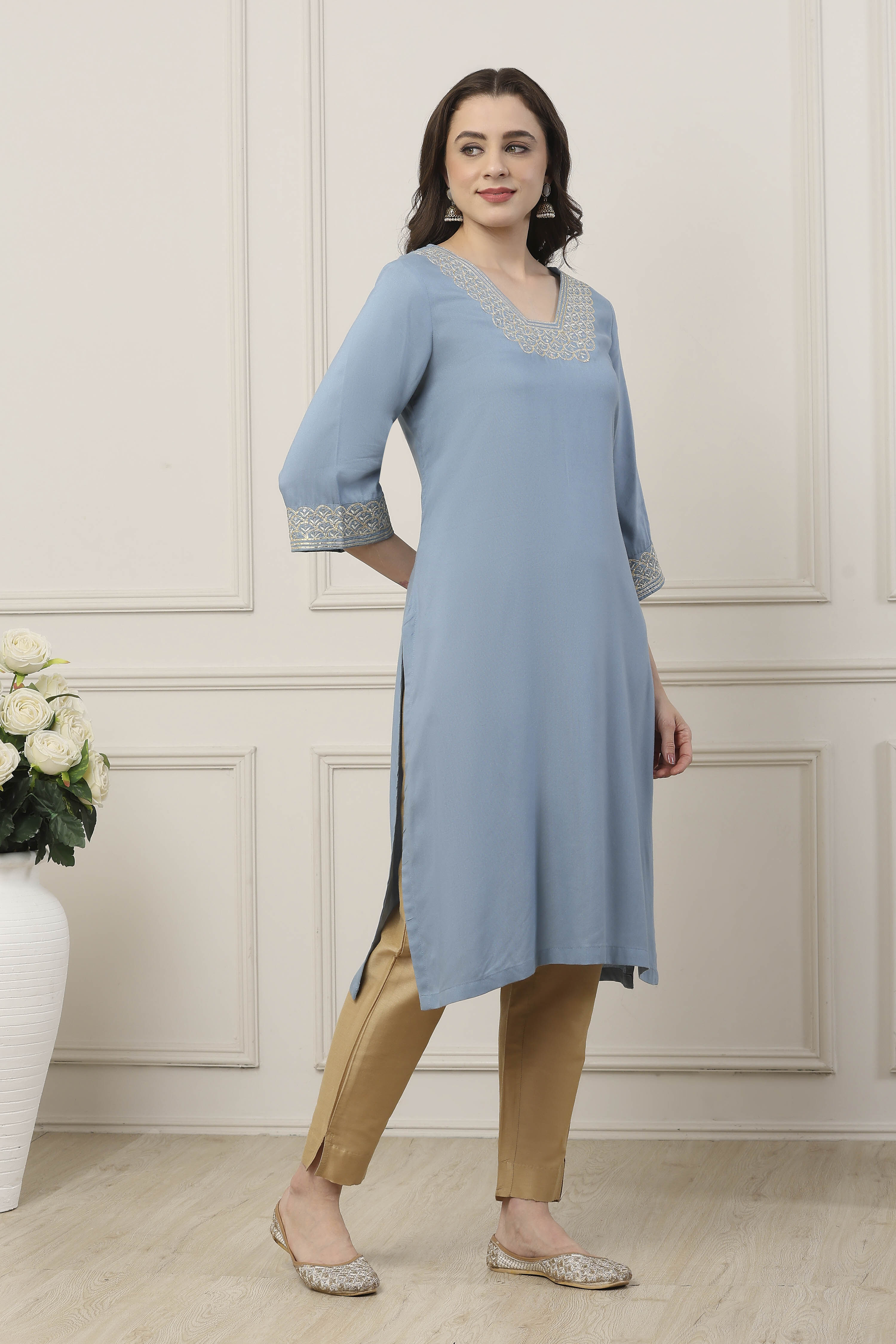 Powder Blue Viscose Rayon Straight Solid Kurta image number 4