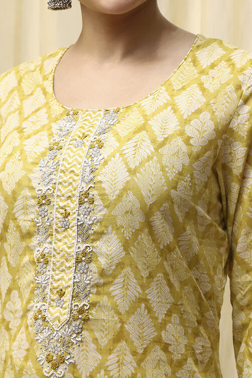Coral Cotton Printed Embroidered Unstitched Suit Set image number 2