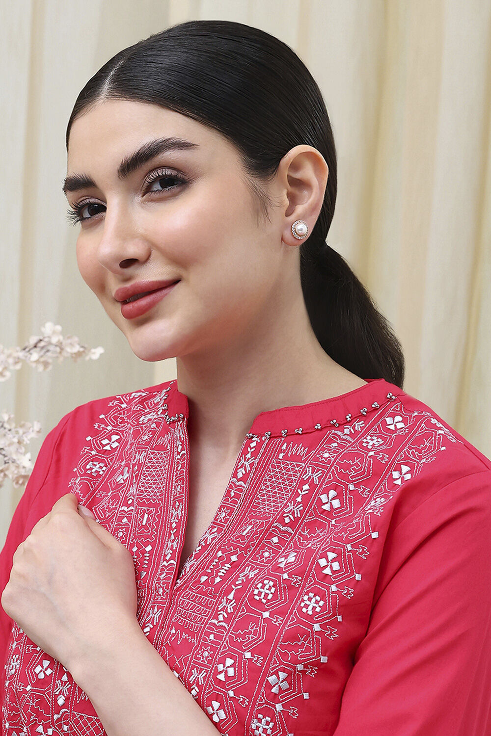 Pearl Brass Studs image number 3