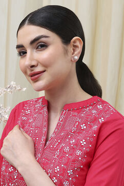 Pearl Brass Studs image number 3