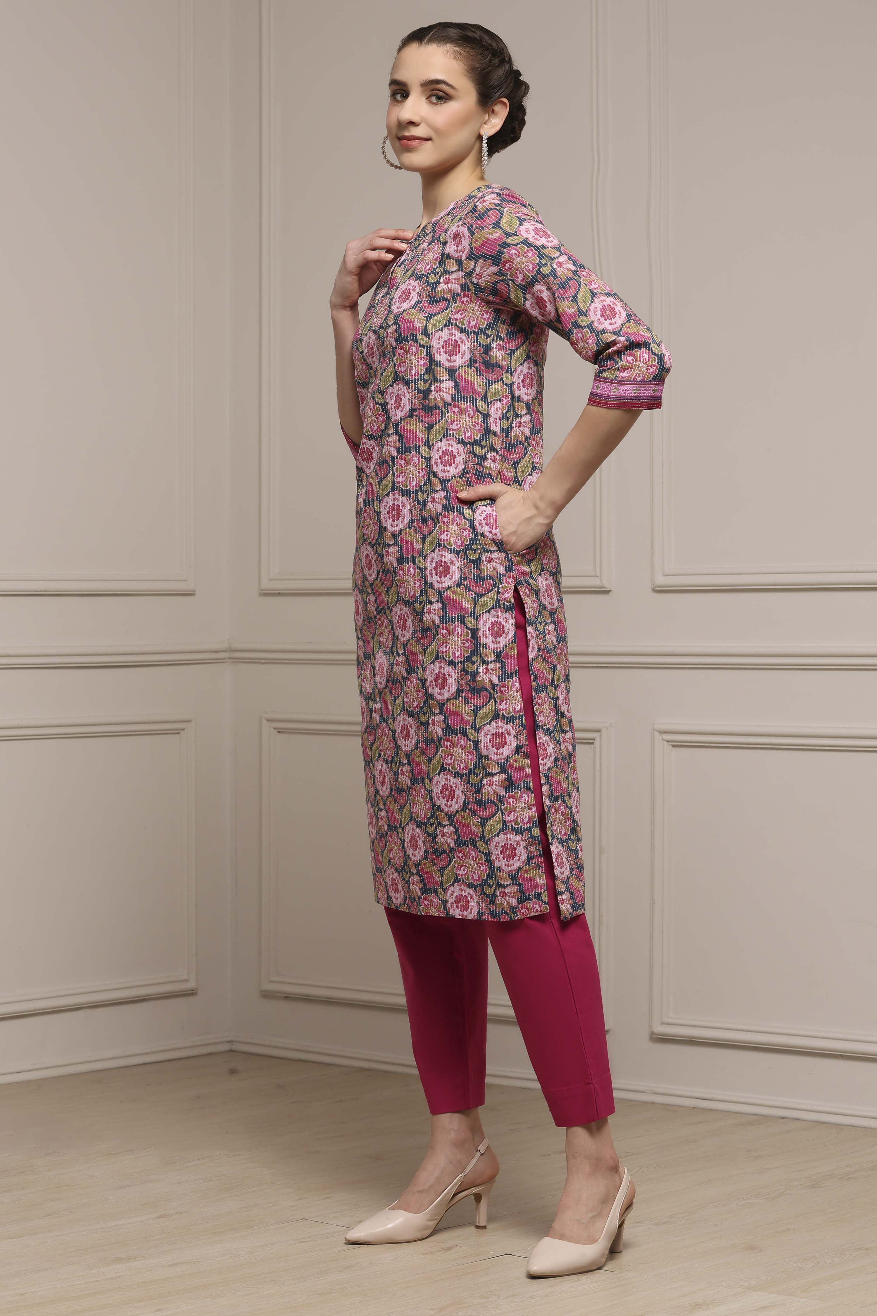 Pink Cotton Floral Printed Straight Kurta image number 2