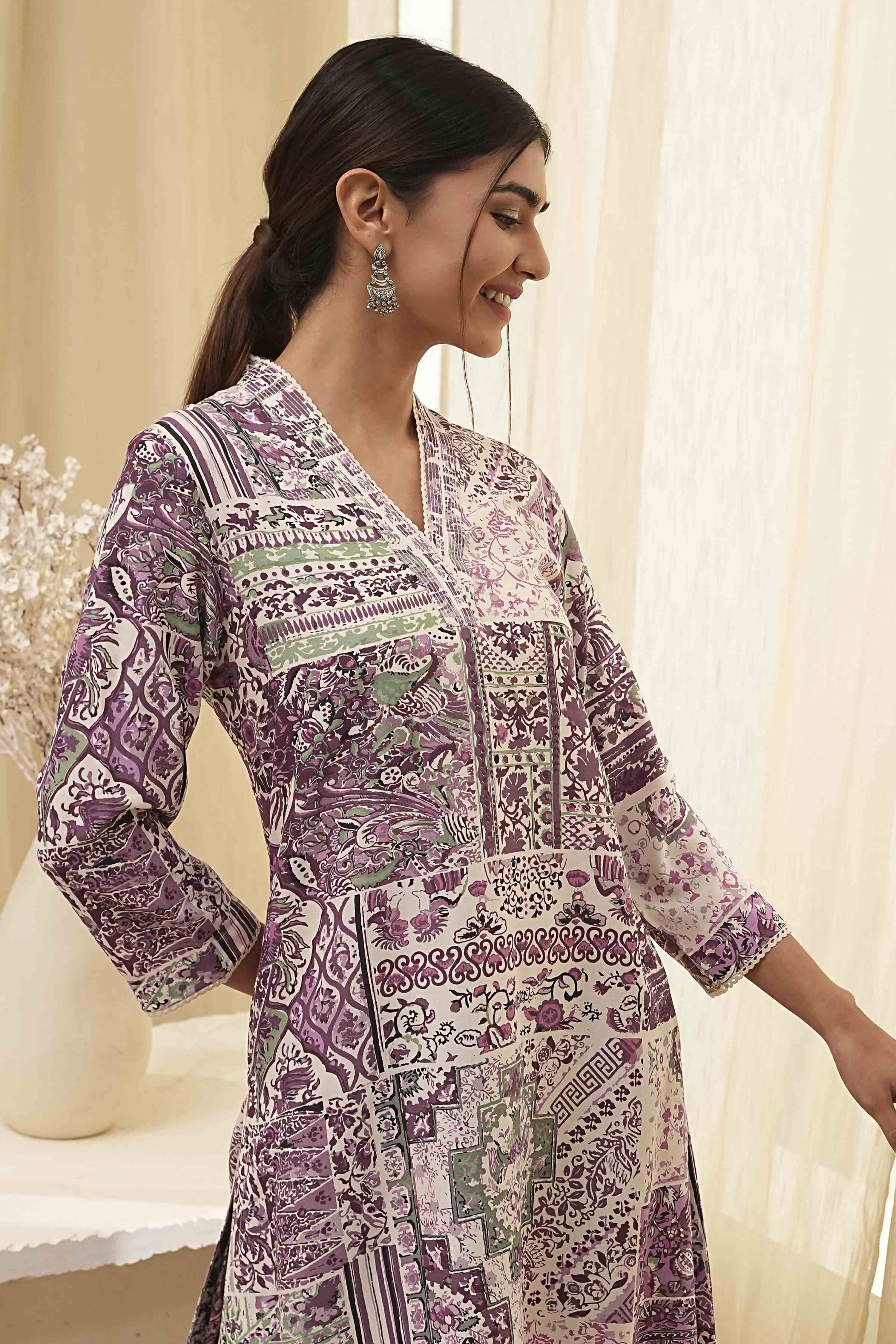Plum and Off-White Printed Straight Kurta image number 6