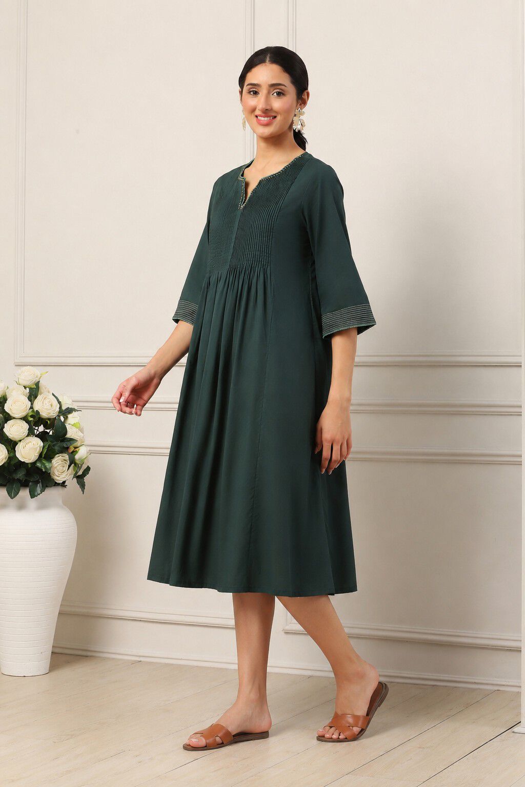 Green Cotton Solid Pleated A-Line Dress image number 0