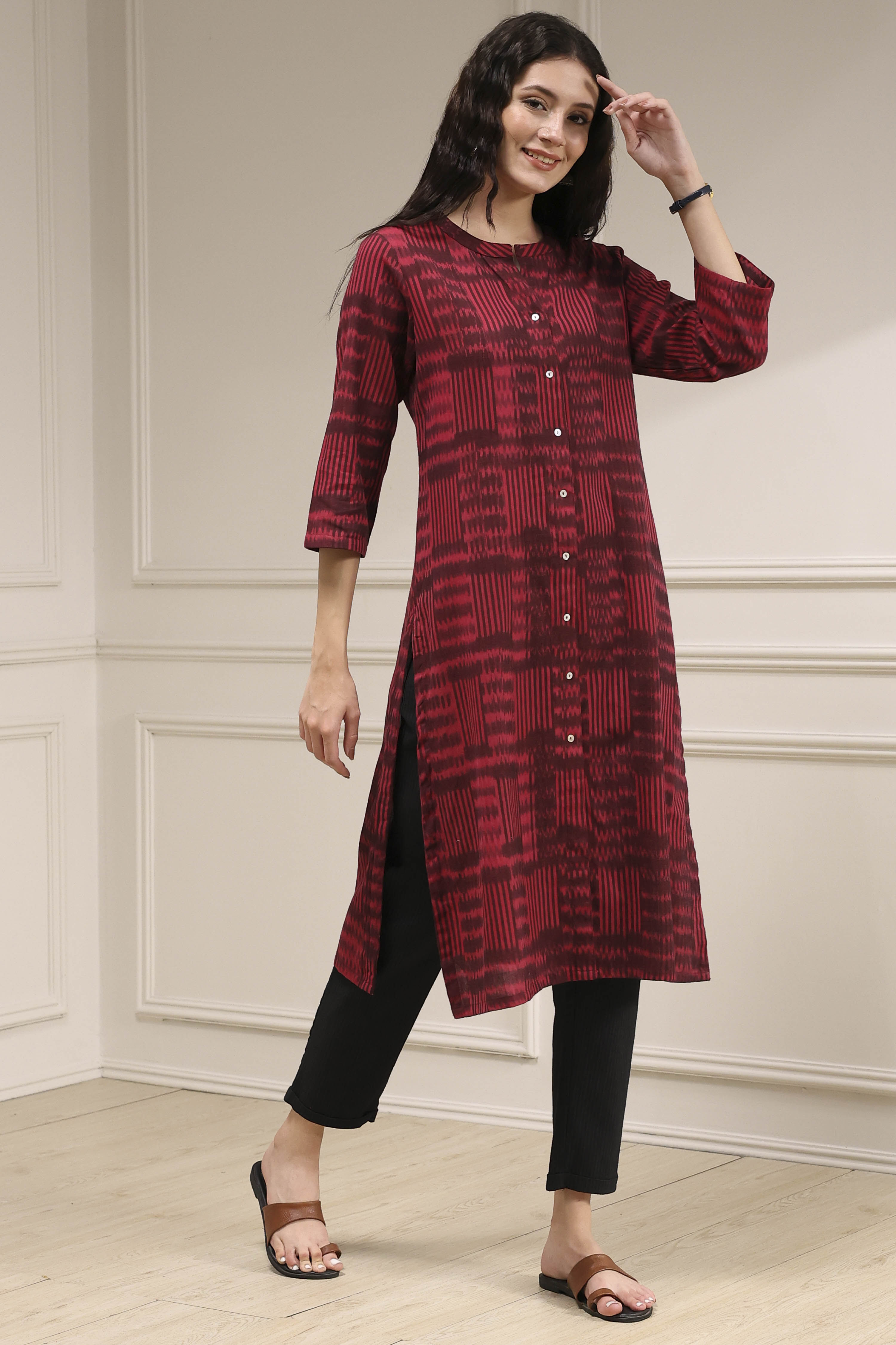 Maroon Cotton Ikat Straight Kurta image number 4
