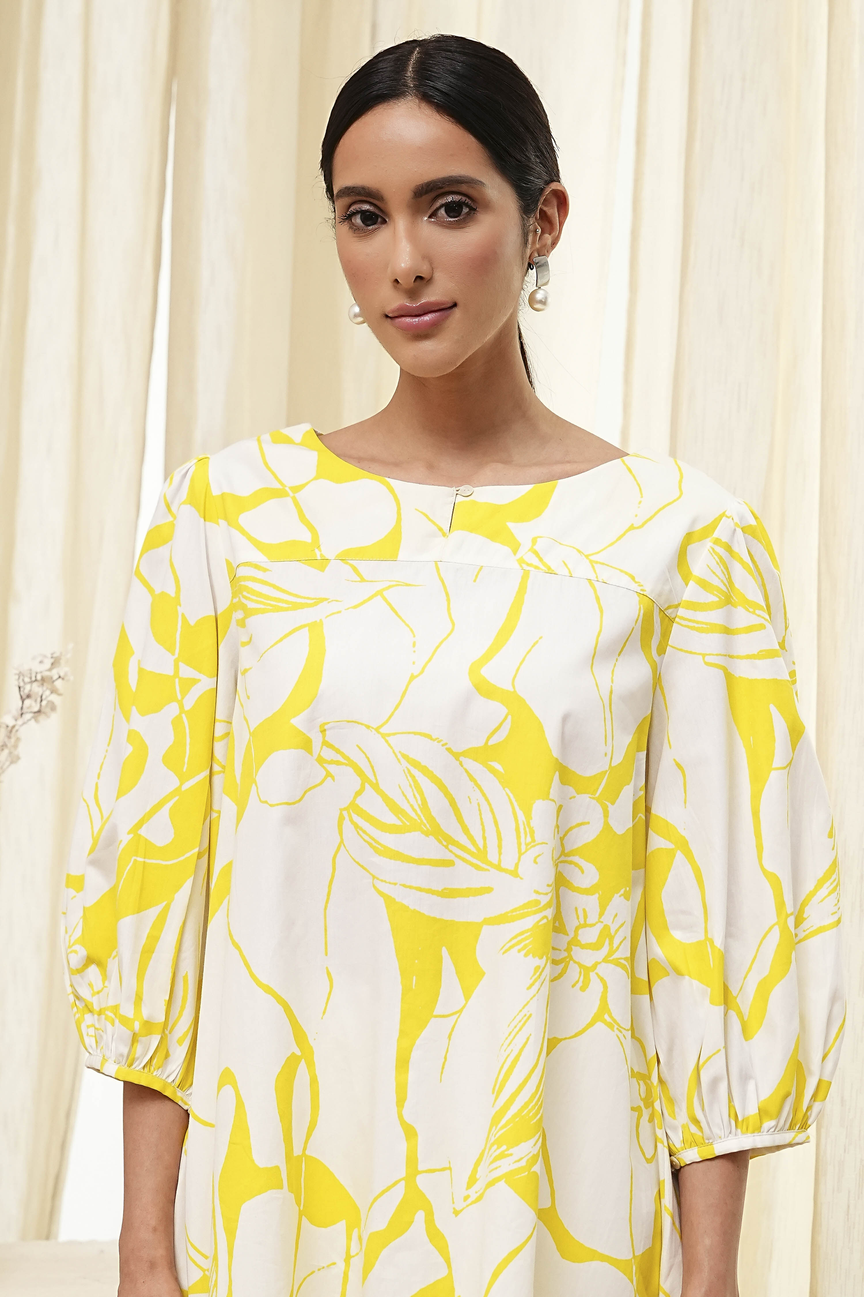 Lime and White Cotton Relaxed Short Kurta image number 1