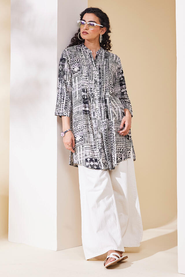 BIBA Viscose Printed Straight Casual Kurtis Black in Black