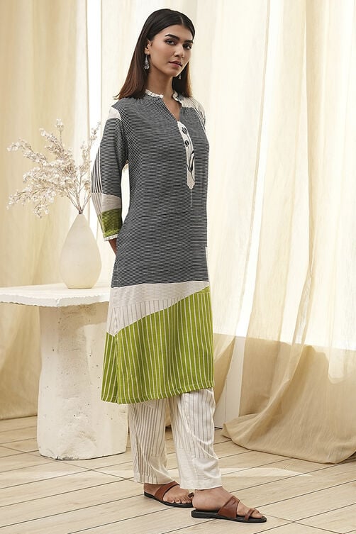 Black and Off-White Straight Printed Kurta Set image number 5