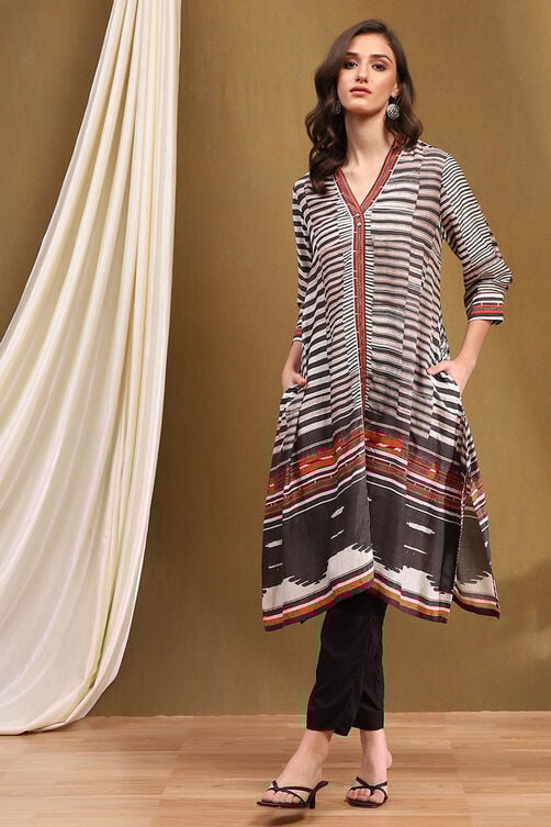 Black and White Printed Asymmetric Kurta image number 5