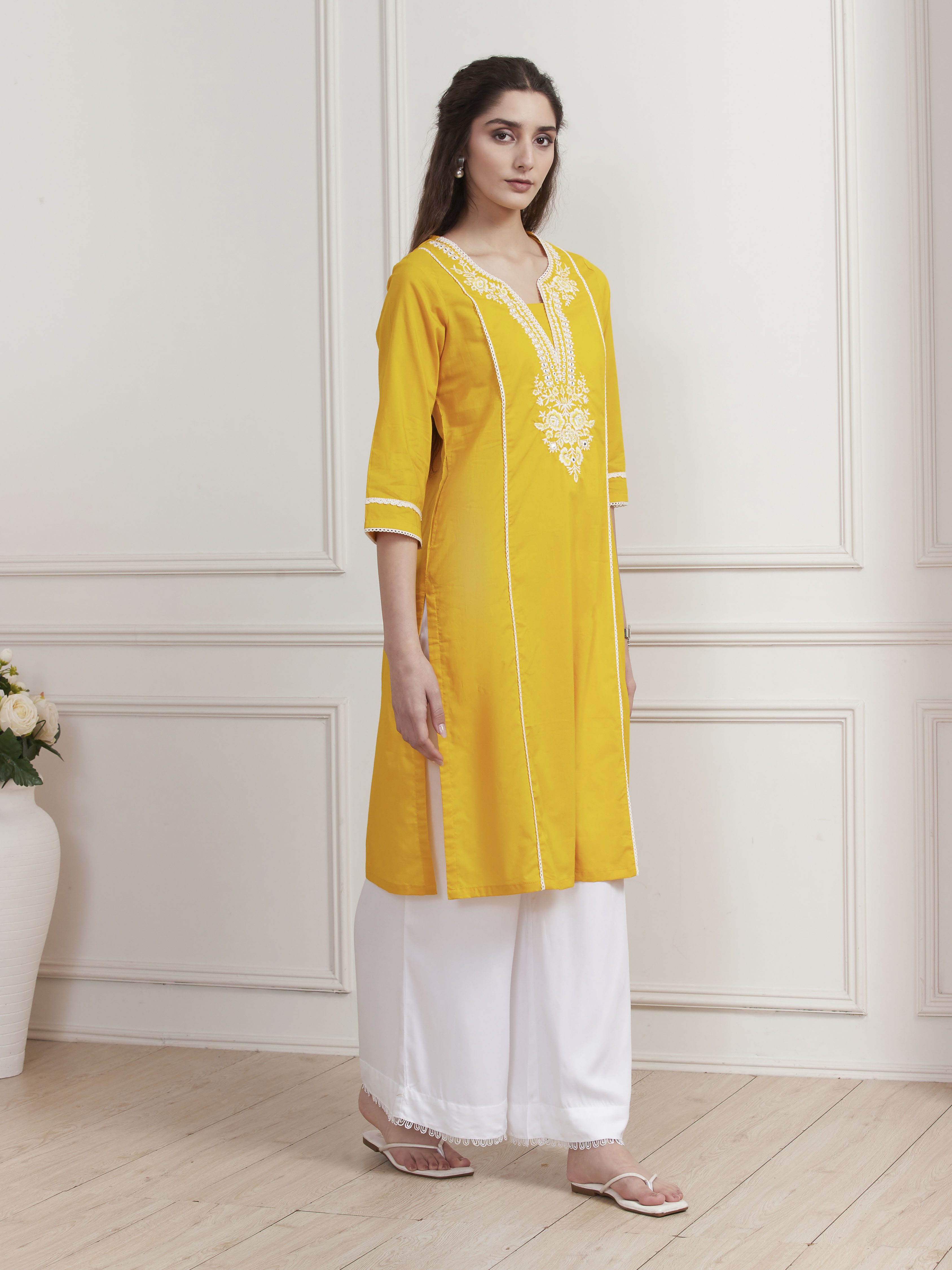 Yellow Cotton Solid Straight Kurta image number 4
