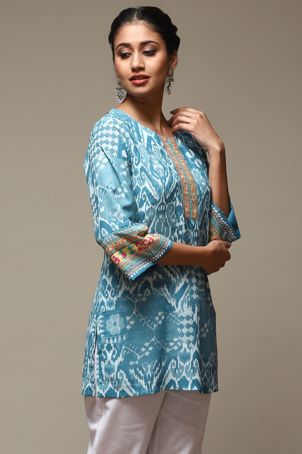 Teal Cotton Blend Printed Kurti image number 4