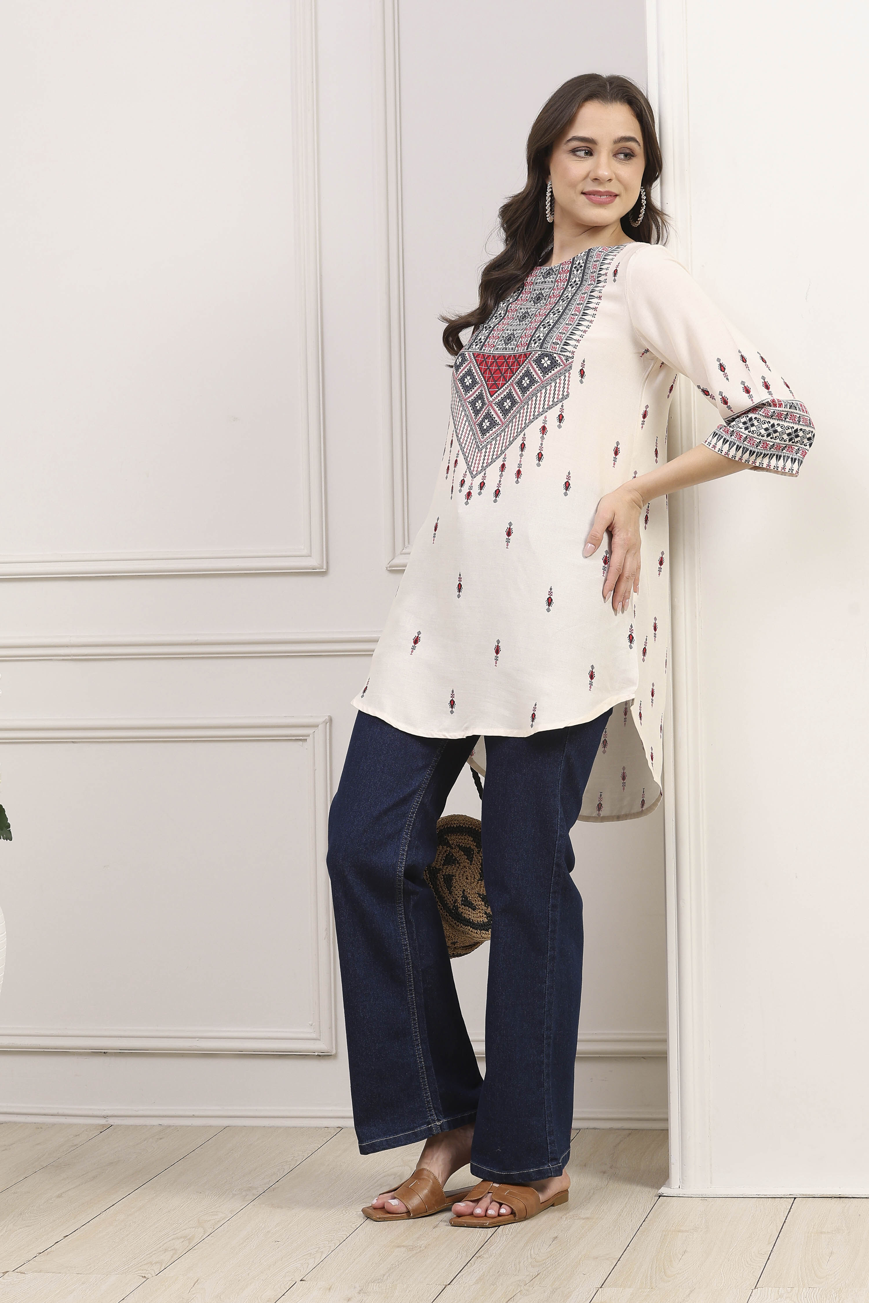 Ecru LIVA Straight Printed Kurti image number 5