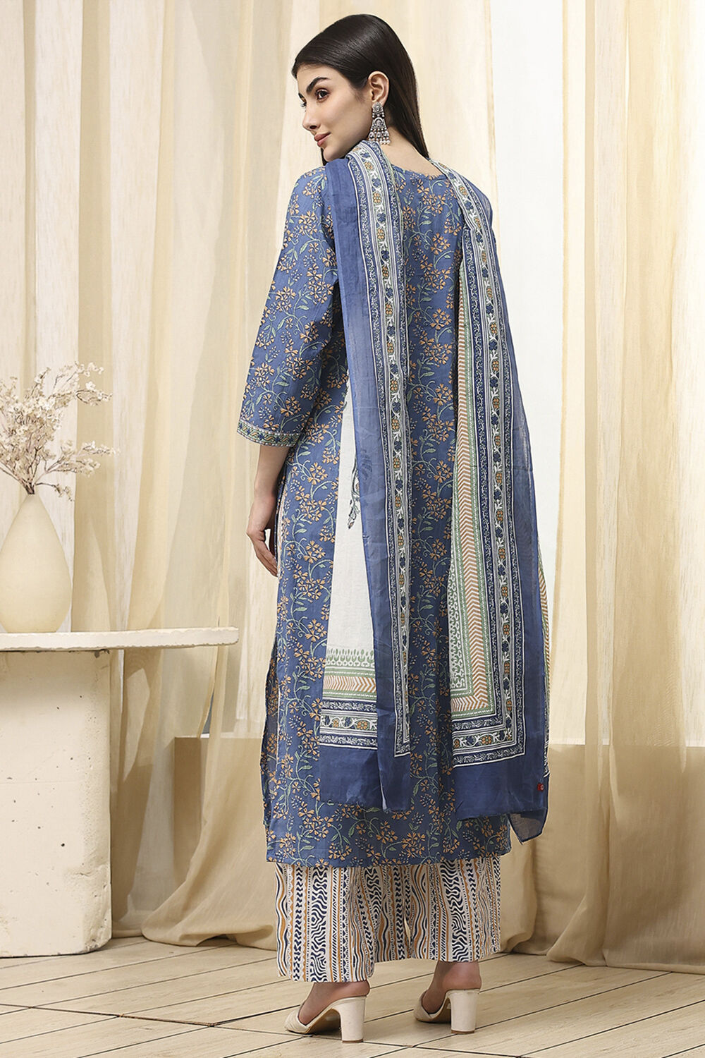 Turquoise Cotton Screen Print Unstitched Suit Set image number 5