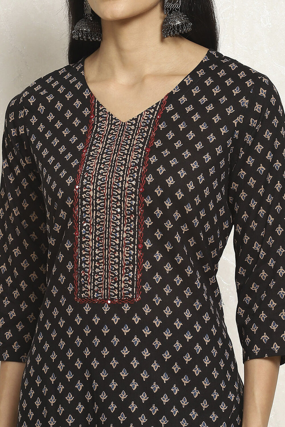 Blue Cotton Floral Printed Unstitched Suit Set image number 2