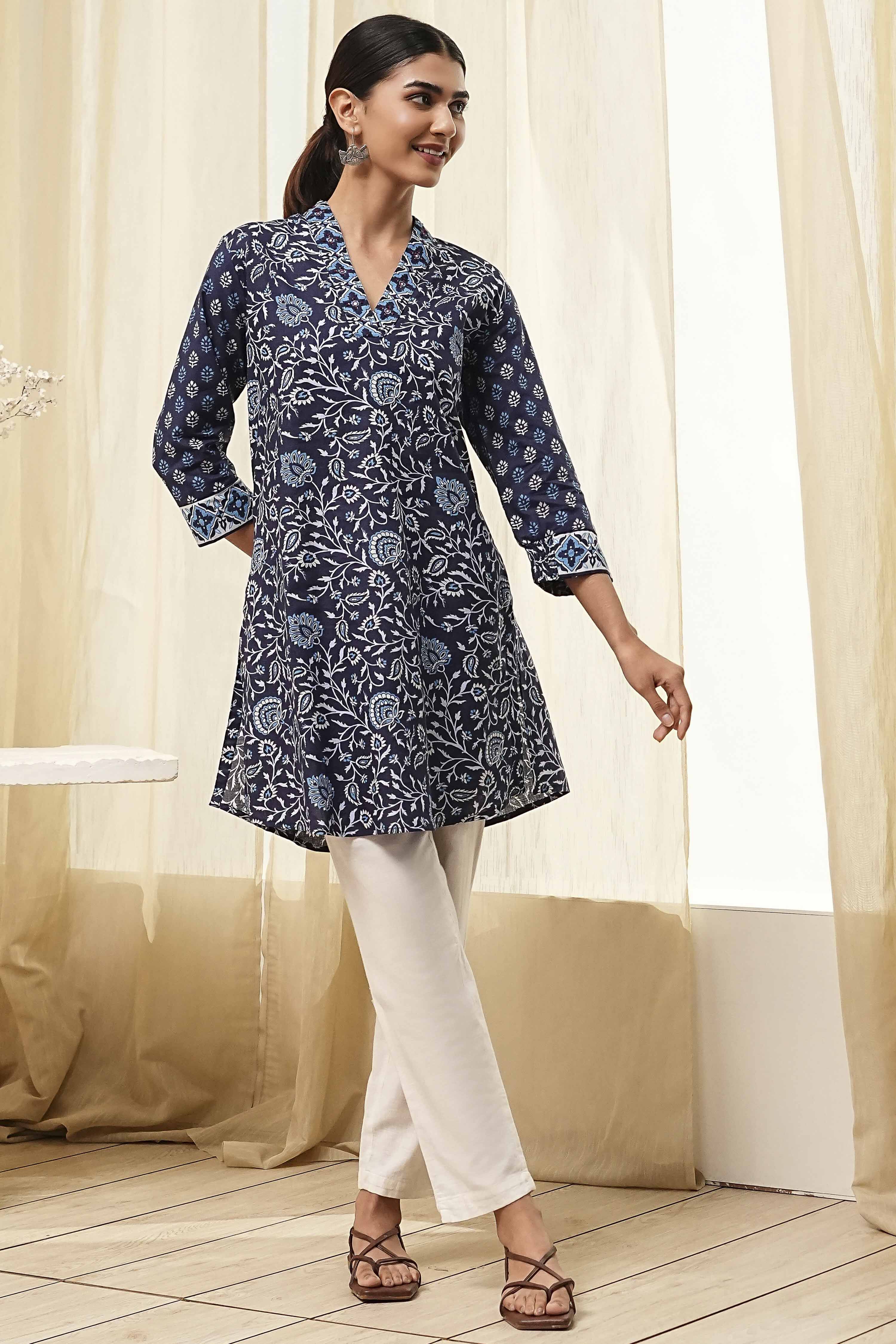 Indigo Cotton Floral Straight Short Kurta image number 5