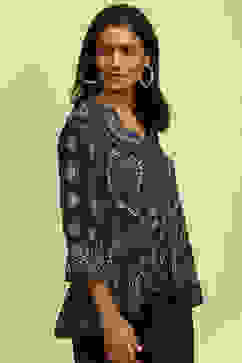 Navy Blue Bandhani Printed Flared Tiered Kurti image number 5