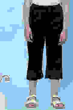 Black Cotton Solid Capri Pant image number 0