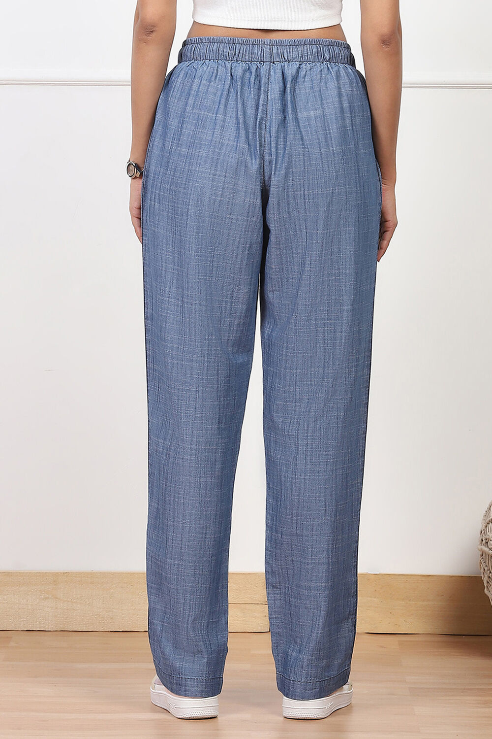 Blue Solid Denim Relaxed Fit Pants image number 5
