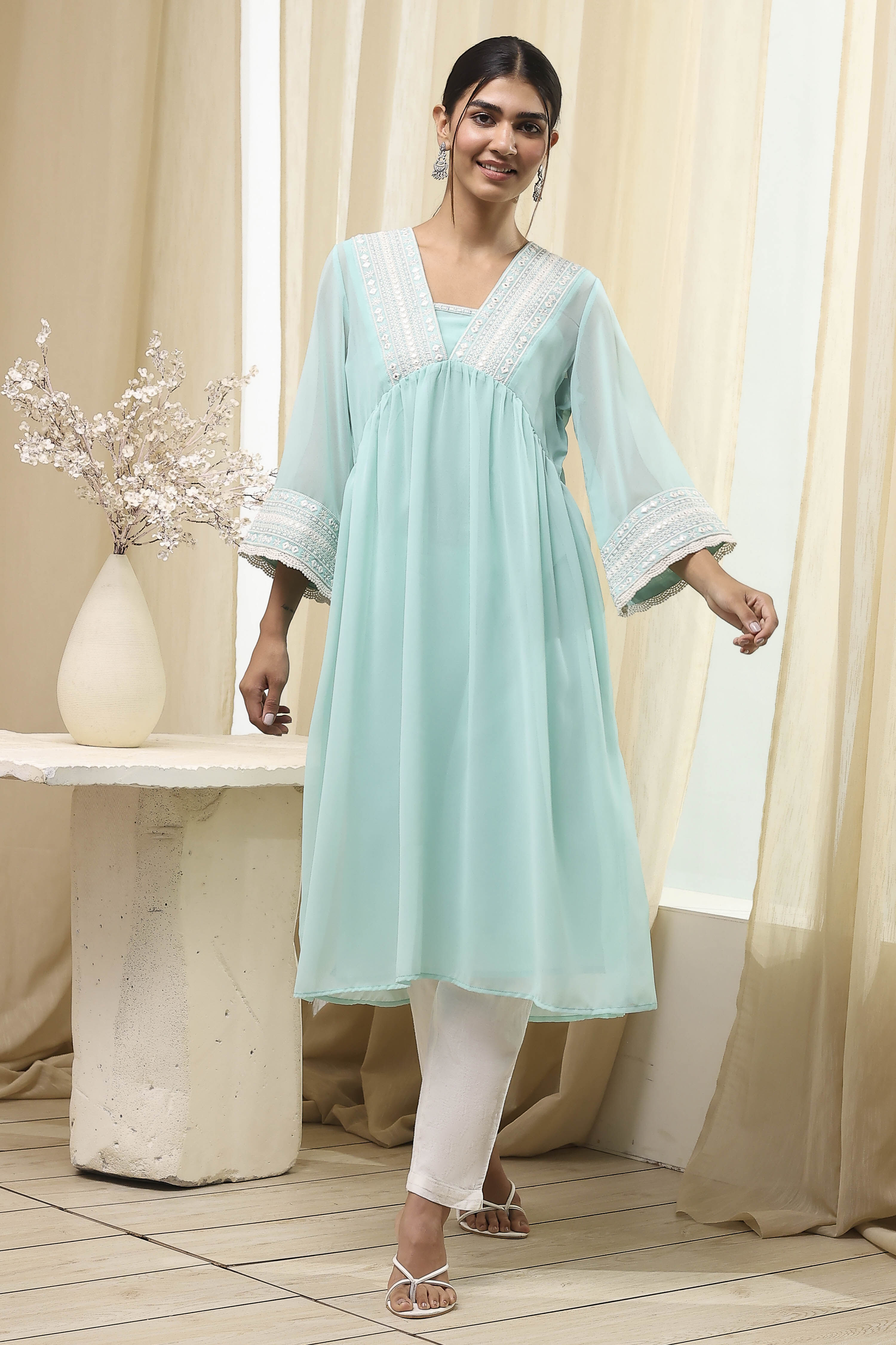 Aqua Embroidered Gathered Kurta image number 5