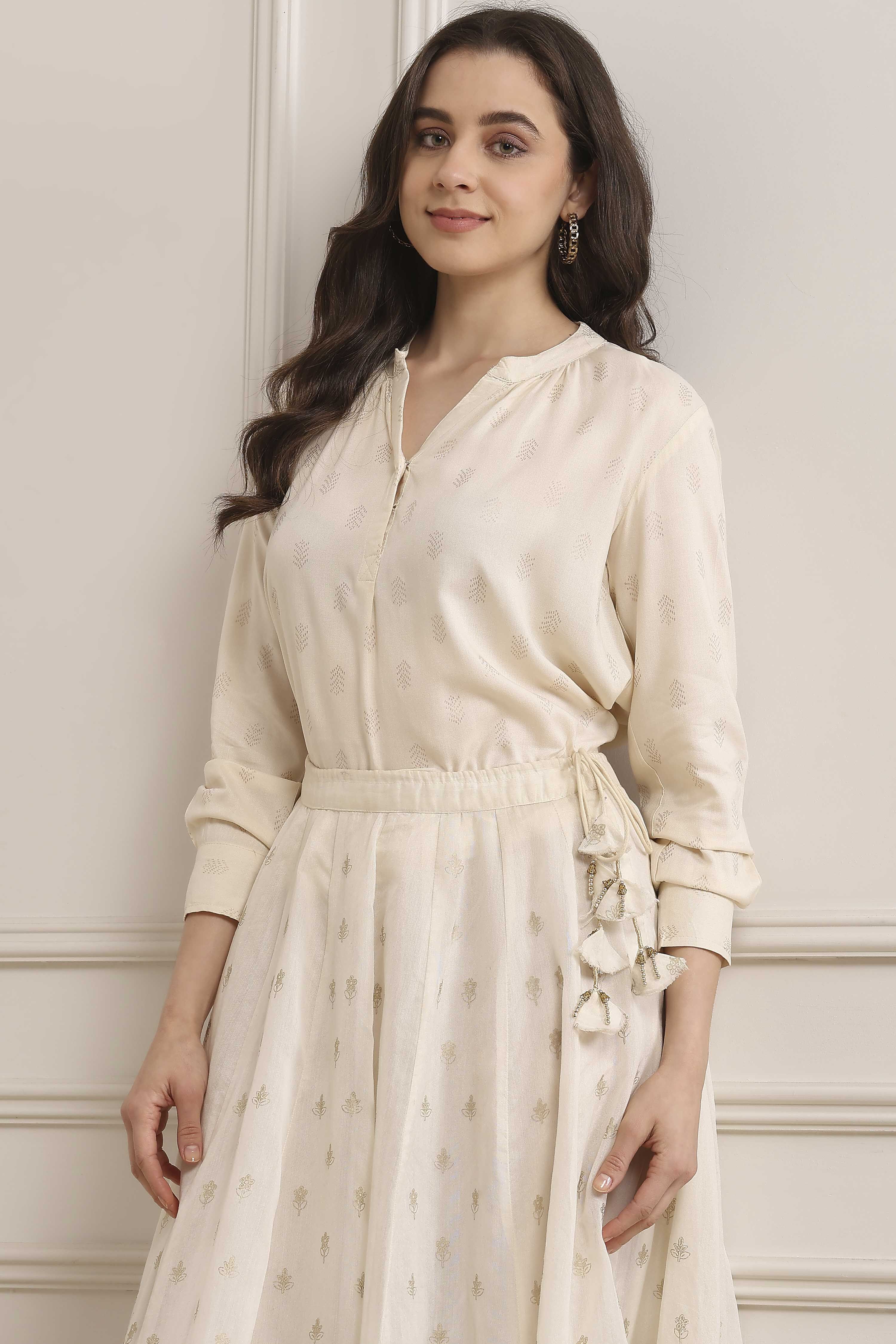 Off White LIVA Straight Printed Top image number 6