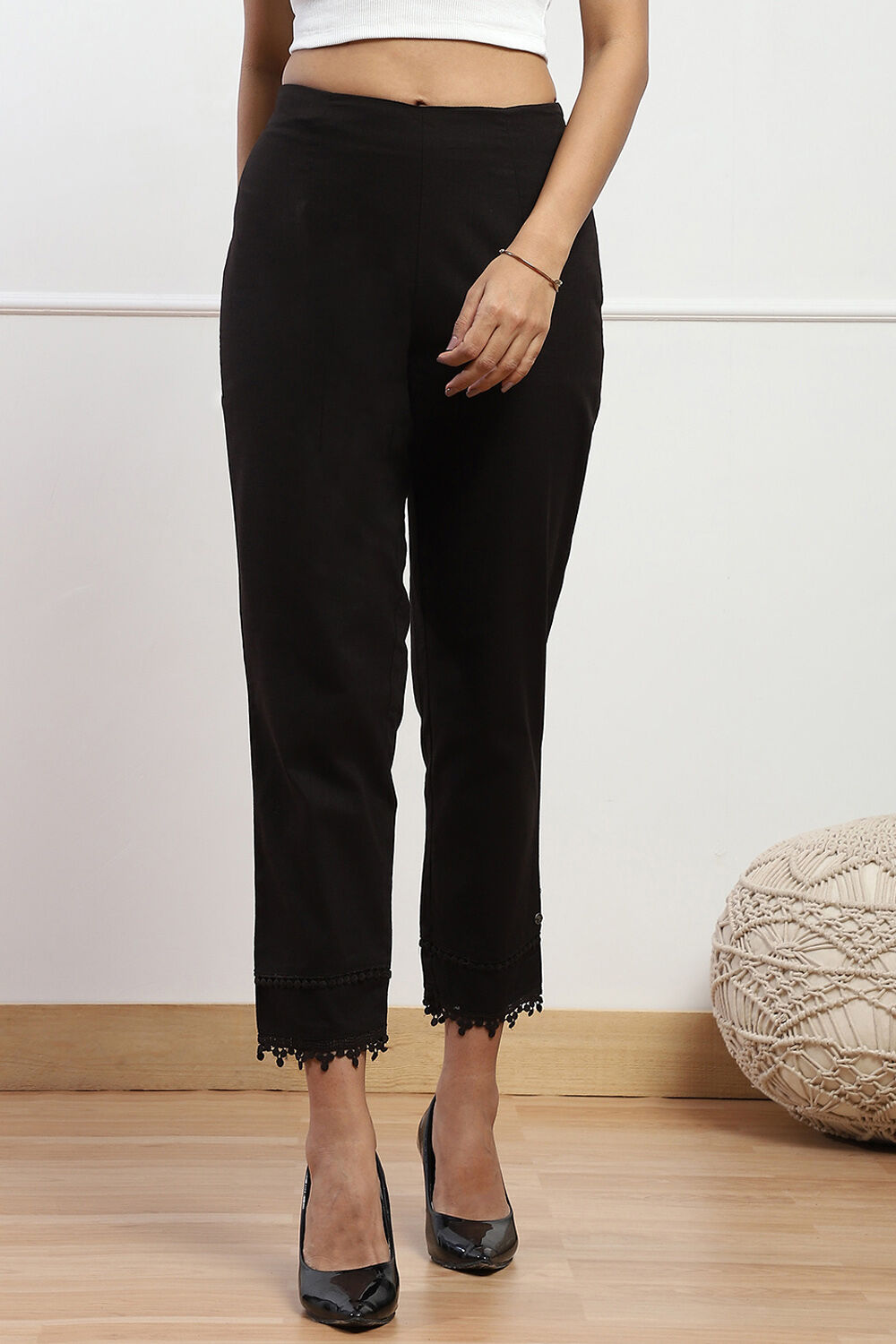 Black Cotton Slim Solid Pants image number 4