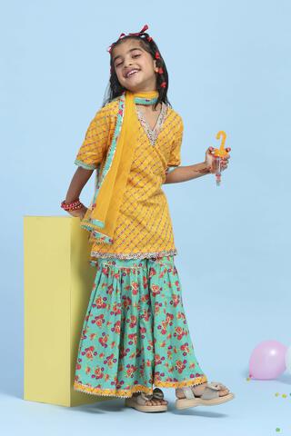BIBA Yellow Cotton Printed Straight Suit Set in Yellow Green