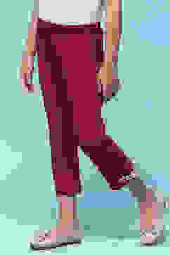 Maroon Cotton Lycra Regular Fit Capri image number 2