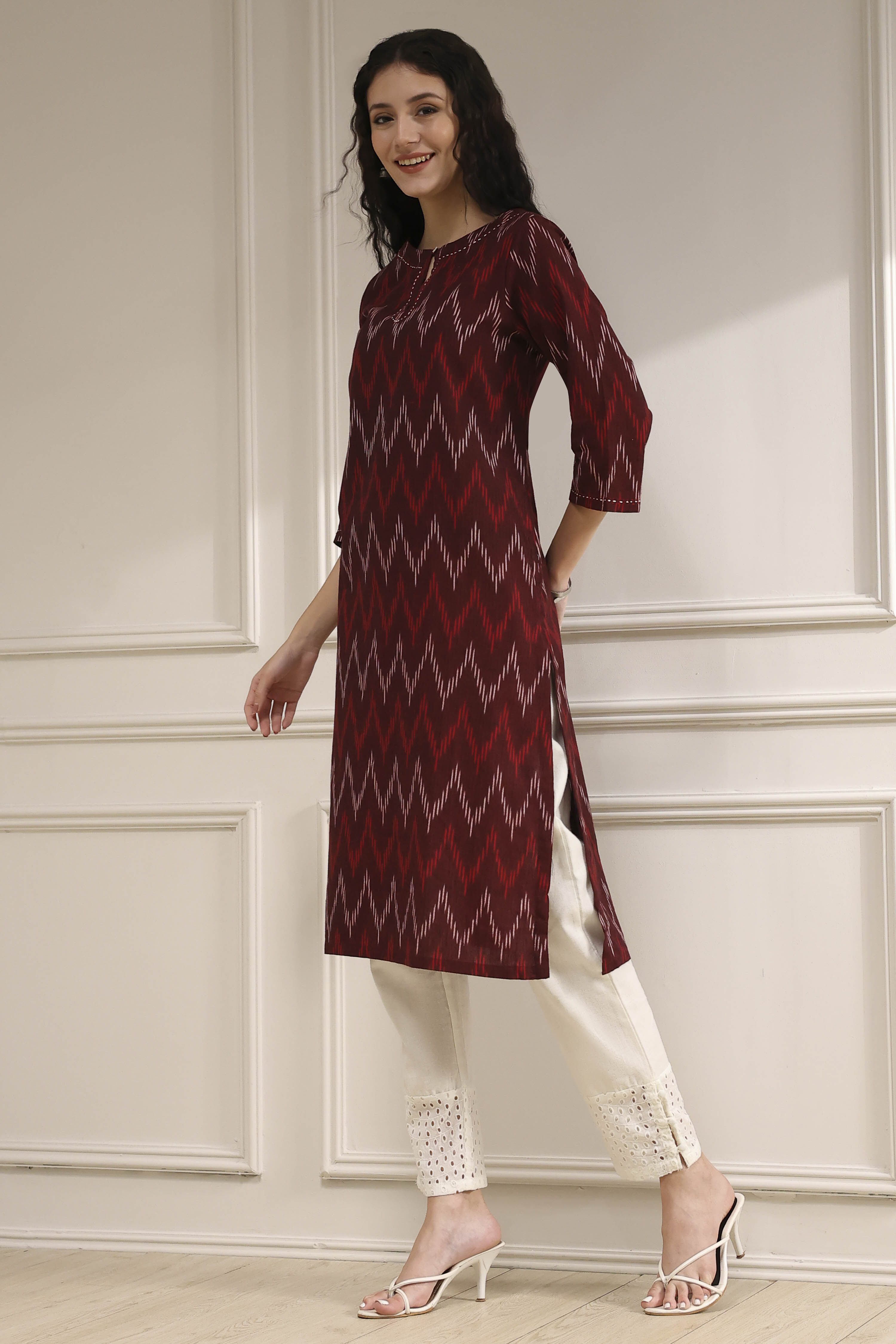 Maroon Cotton Ikat Straight Kurta image number 2