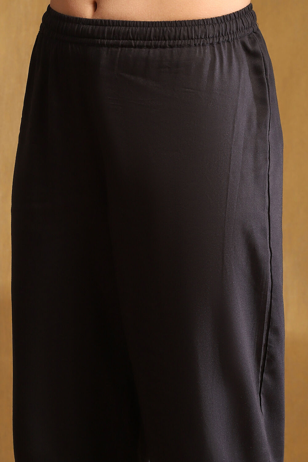 Black Shantoon Solid Gathered A-Line Suit Set image number 2