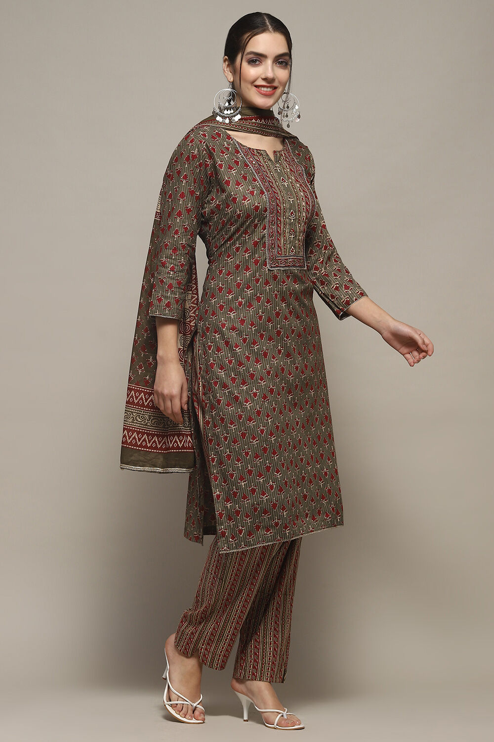 Green Cotton Unstitched Suit set image number 7