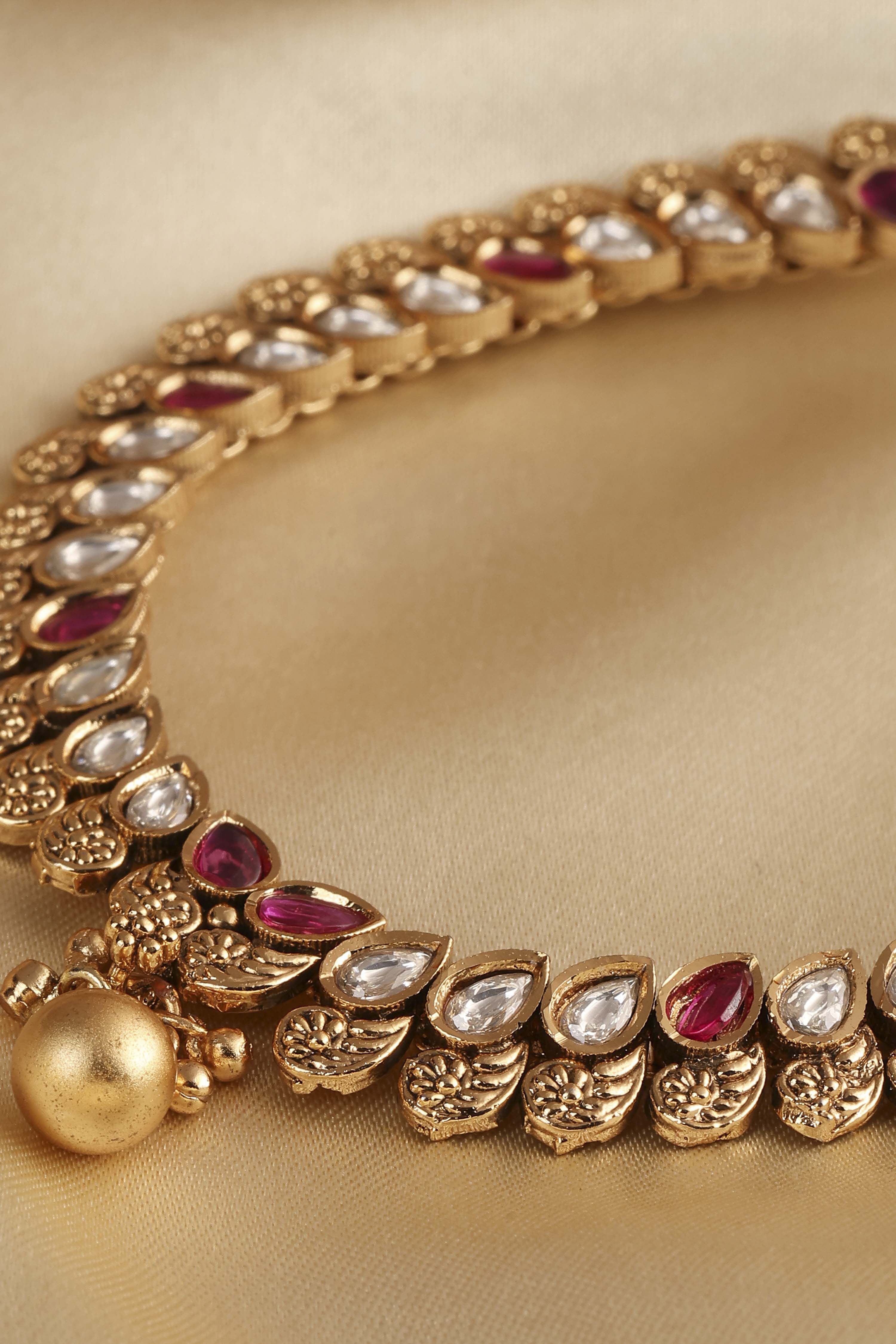 Red Alloy Necklace Set image number 4