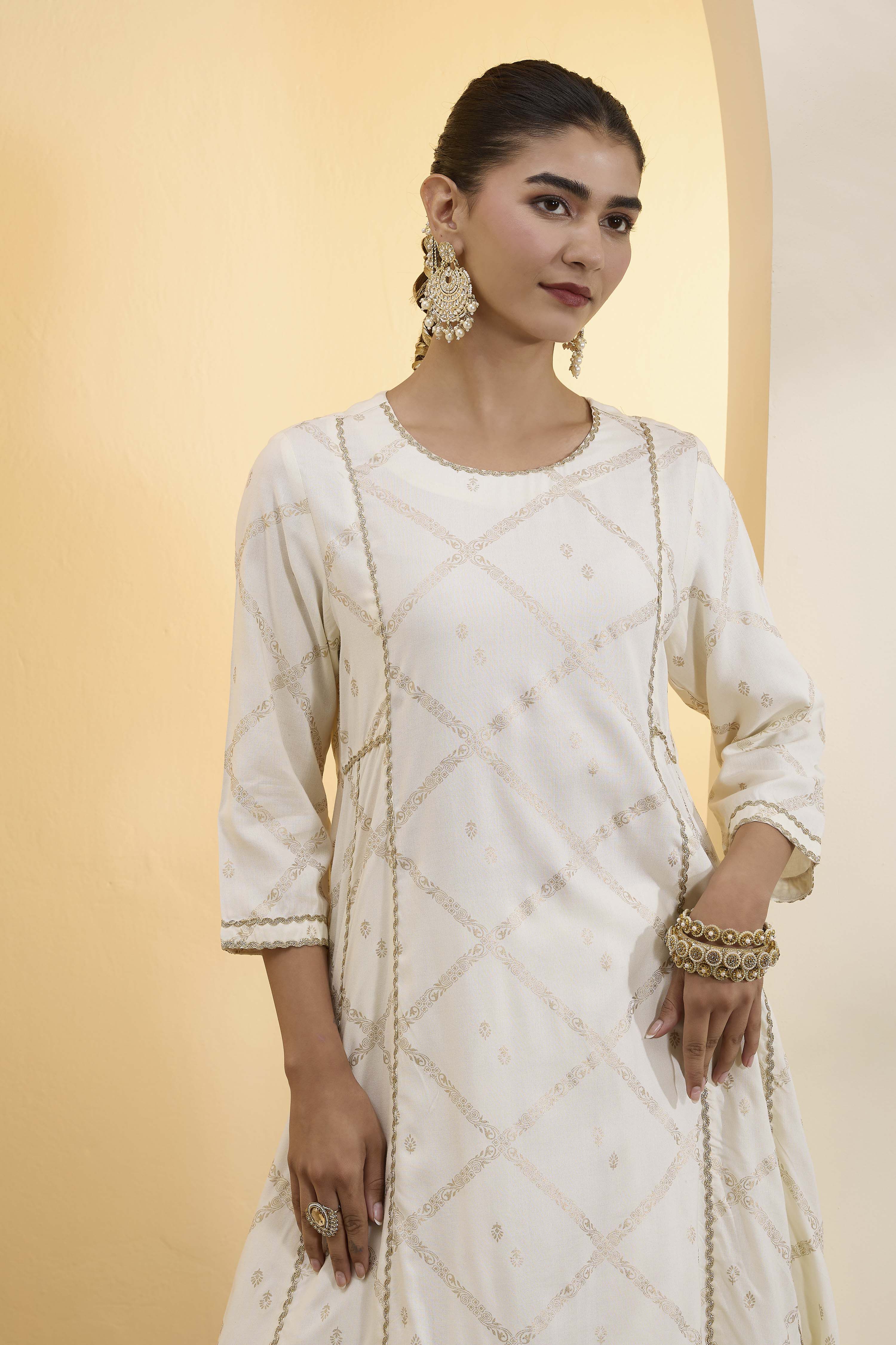 Off-White Viscose Rayon Straight Kurta image number 1