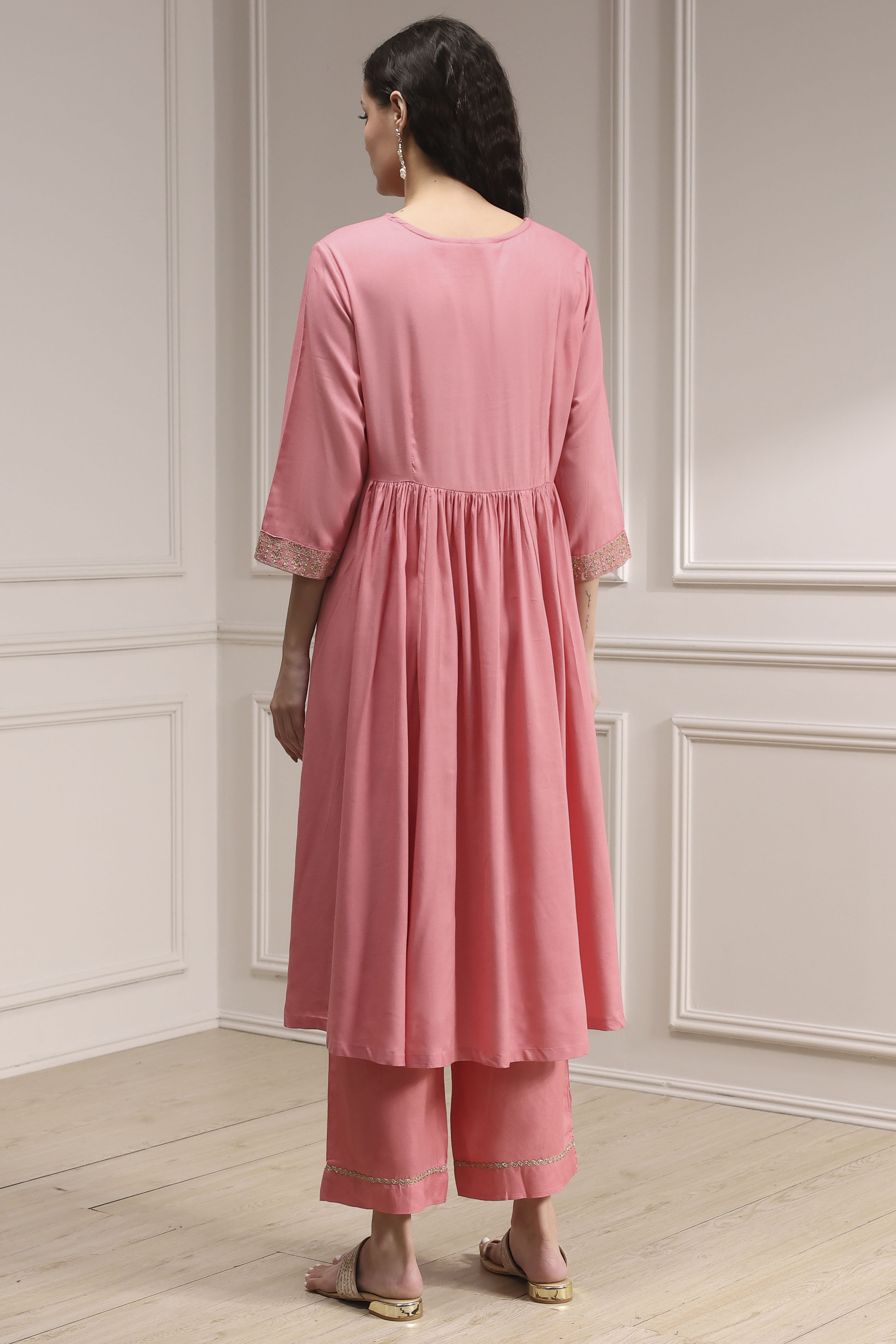 Black Embroidered Gathered Suit Set image number 4