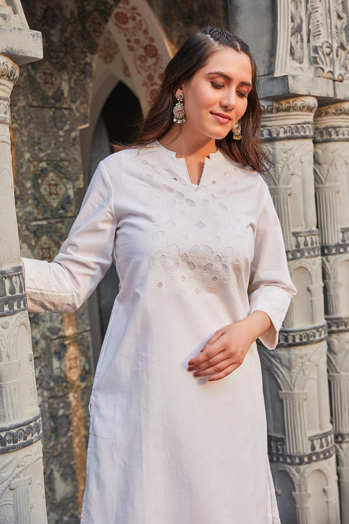 White Cotton Solid Straight Kurta image number 1