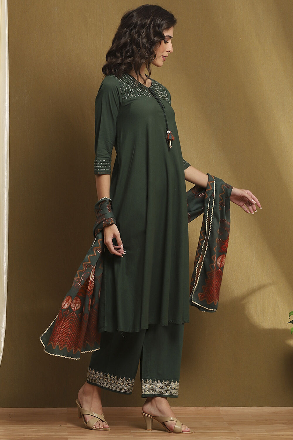 Dark Green Cotton Solid A-Line Suit Set image number 5