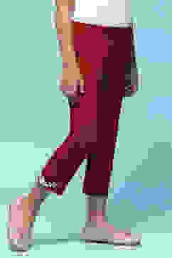 Maroon Cotton Lycra Regular Fit Capri image number 3