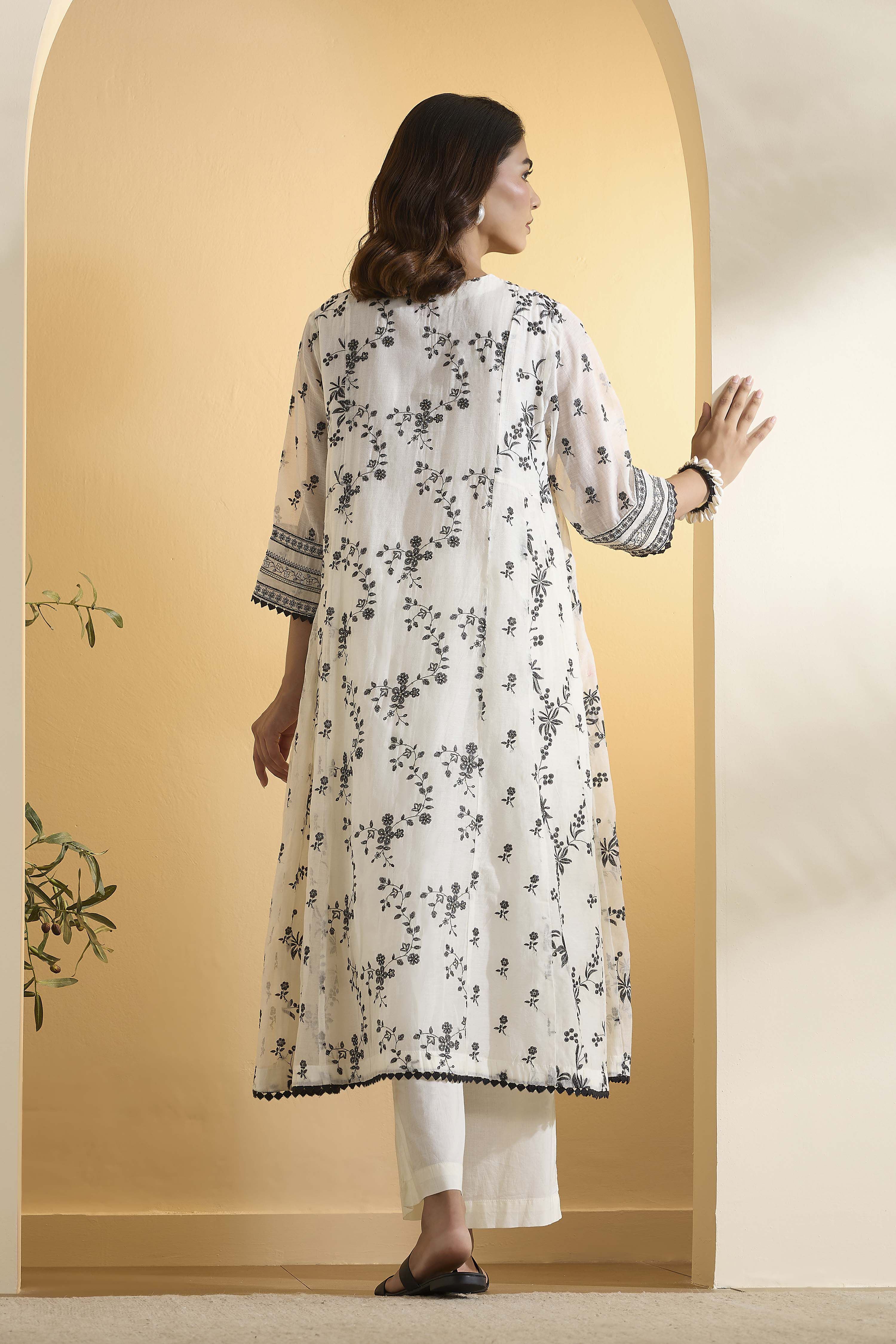 Off White Cotton Silk Kalidar Suit Set image number 4