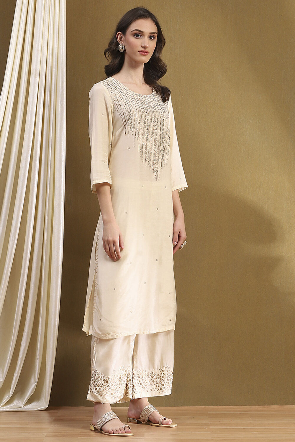 Off White Viscose Blend Straight Set image number 5