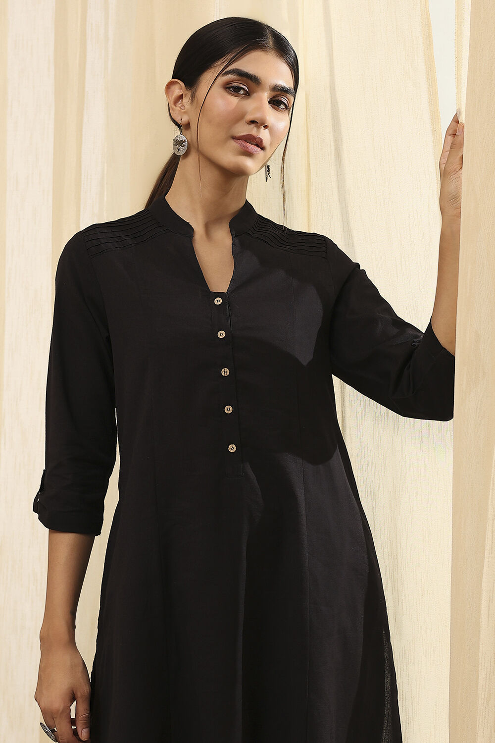 Black Cotton Blend Solid Straight Kurta image number 1