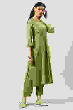 Green Printed Rayon Straight Kurta Regular Pant Suit Set image number 3
