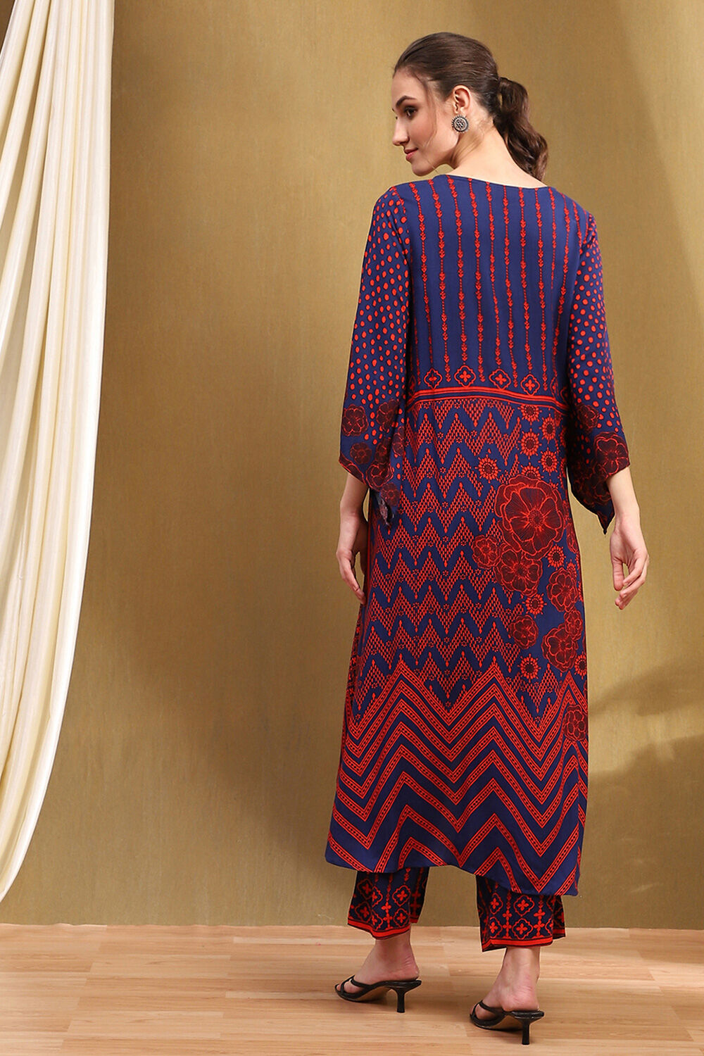 Blue Printed Asymmetric Kurta Set image number 4