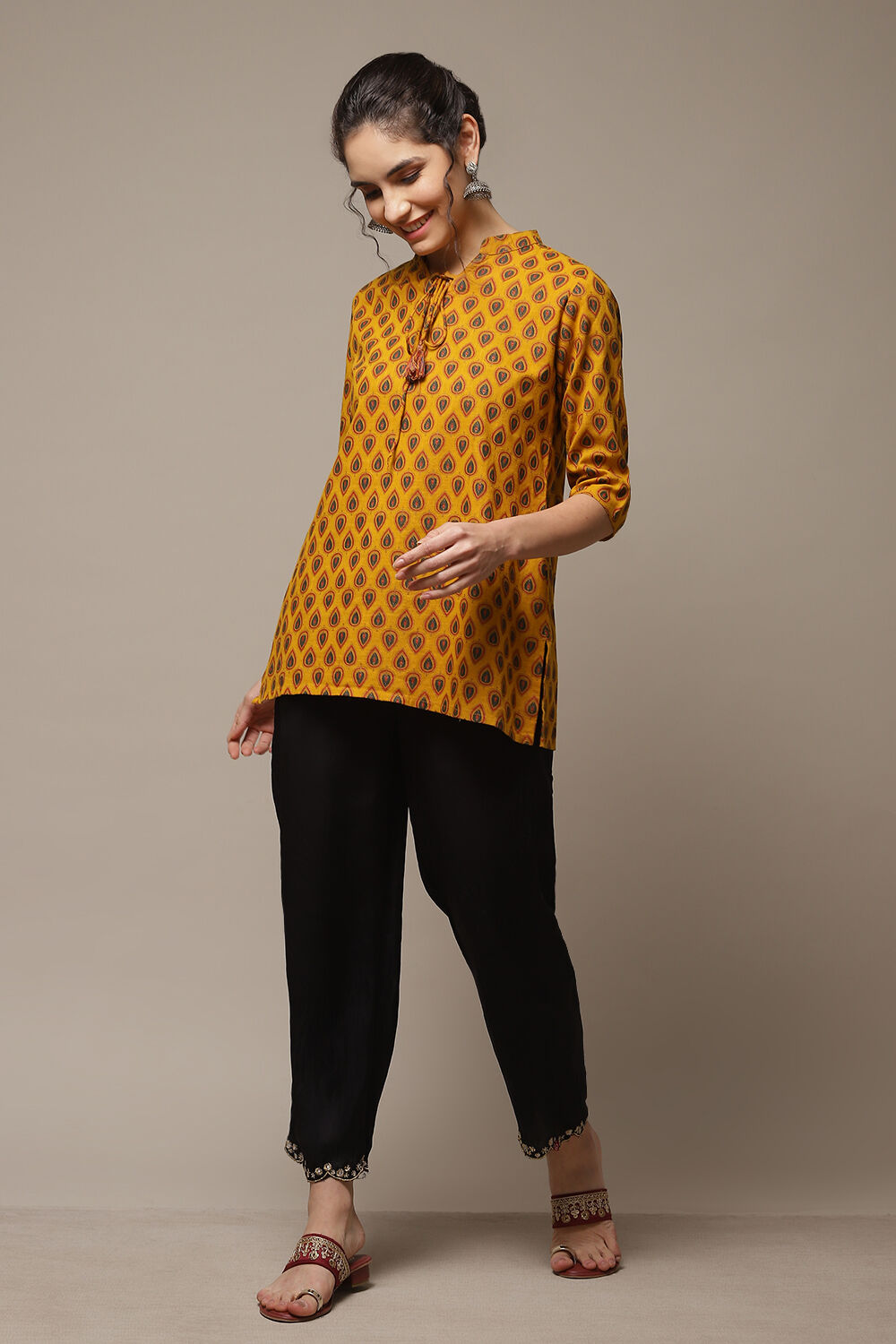 Off White Art Silk Solid Pants image number 0