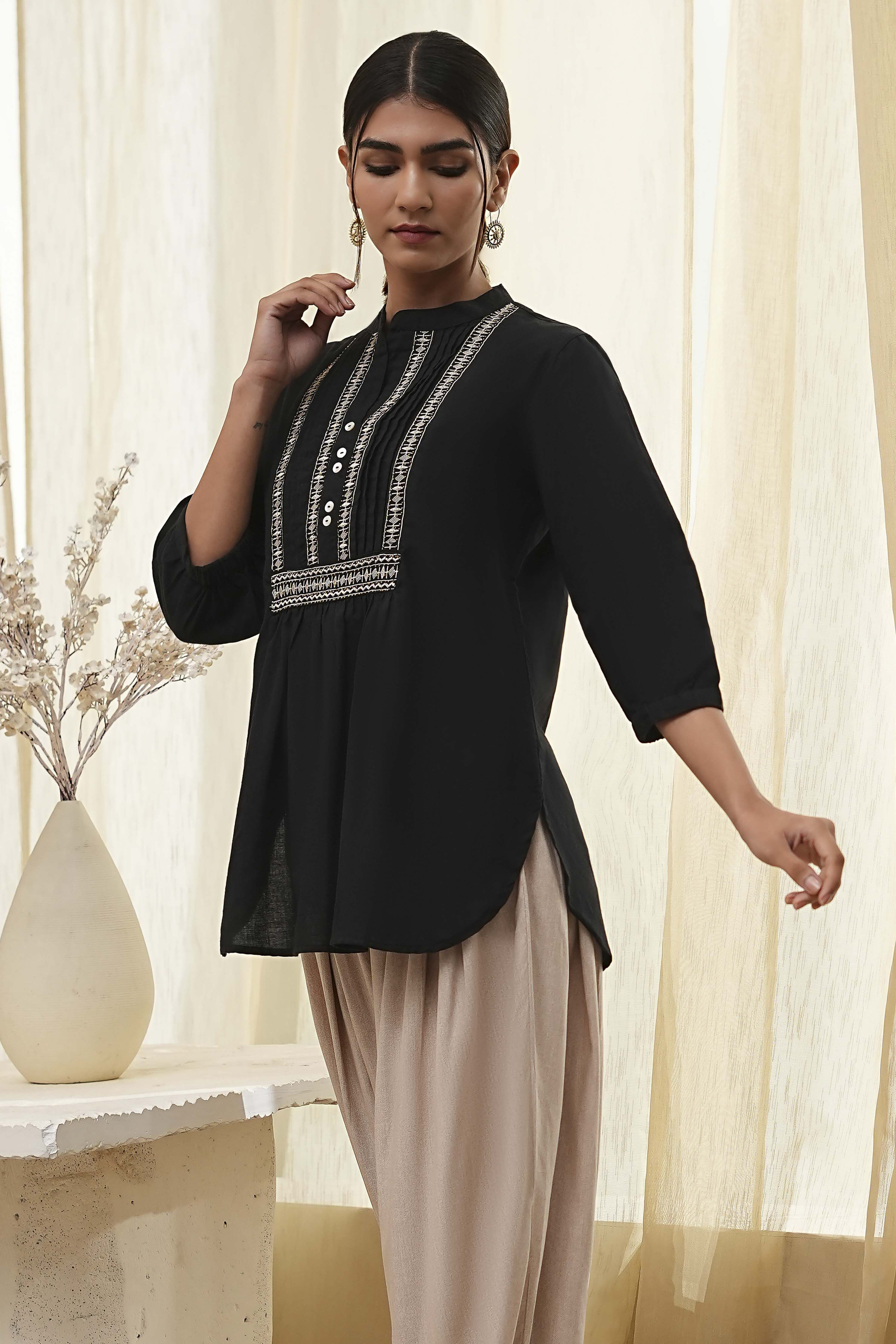 Black Cotton Yarn-Dyed Short Straight Kurta image number 2