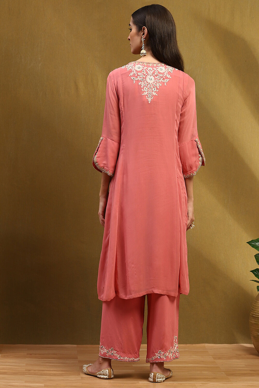 Pink Silk Chanderi Floral Embroidered Gathered Suit Set image number 3