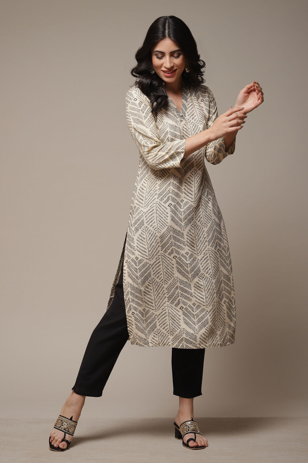 Beige LIVA Straight Printed Kurta image number 0