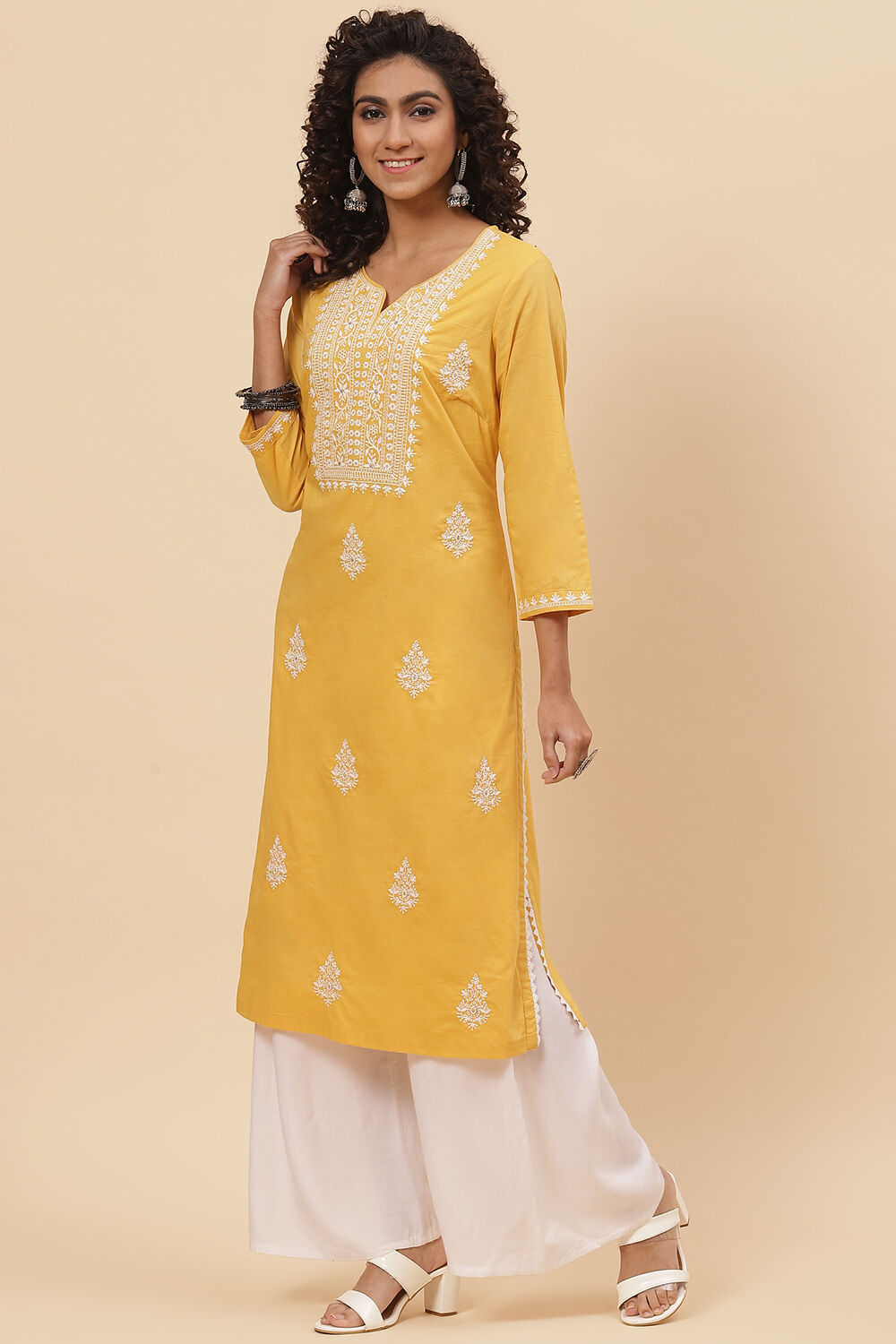 Blue Cotton Straight Embroidered Kurta image number 2