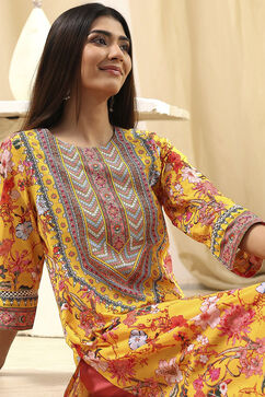 Yellow Pure Cotton Floral Straight Kurta image number 0
