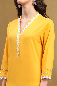 Yellow Cotton Solid Regular Fit Straight Kurta image number 1
