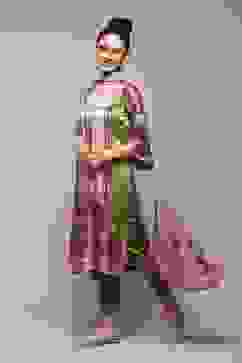 Green Silk Straight Kurta Slim Pant Suit Set image number 4